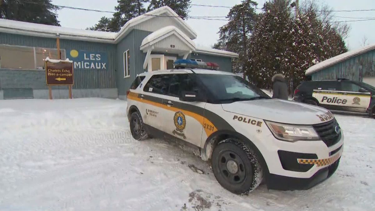 Quebec provincial police continue to search for two missing French tourists in the Lac Saint-Jean area.