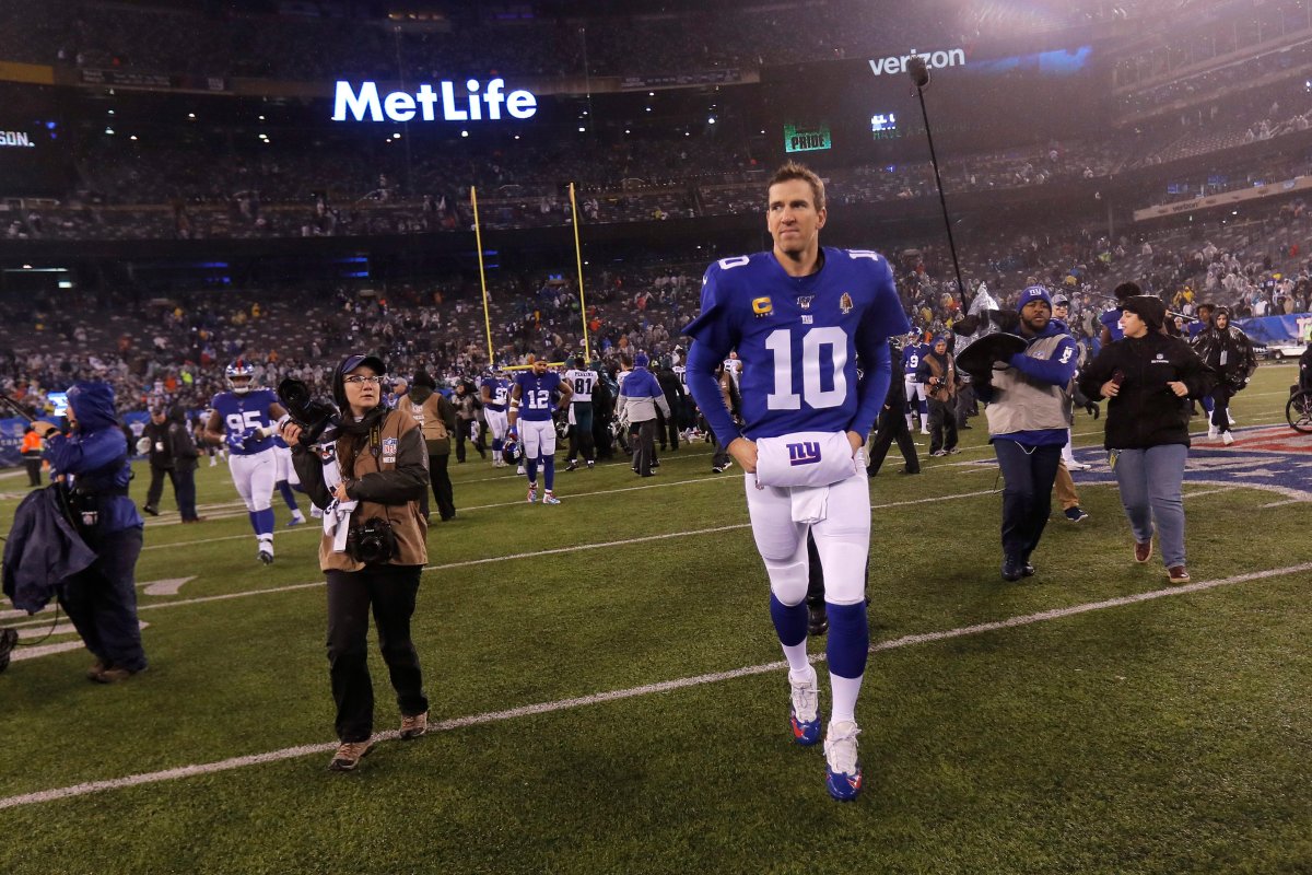 New York Giants quarterback Eli Manning (10) leaves the field after an NFL football game against the Philadelphia Eagles, Sunday, Dec. 29, 2019, in East Rutherford, N.J.