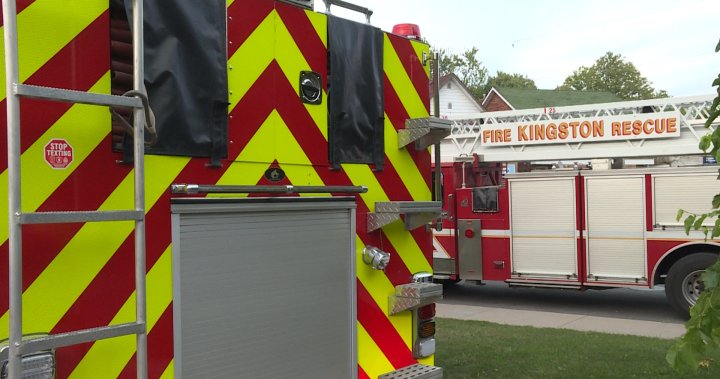 Пожар в къща в Кингстън изпрати 3-ма в болница, 2-ма в критично състояние