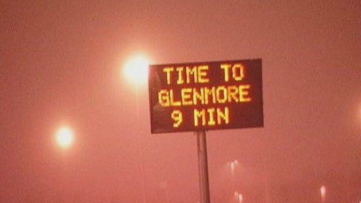 An electronic sign on Deerfoot Trail shows the estimated time to drive to Glenmore Trail.