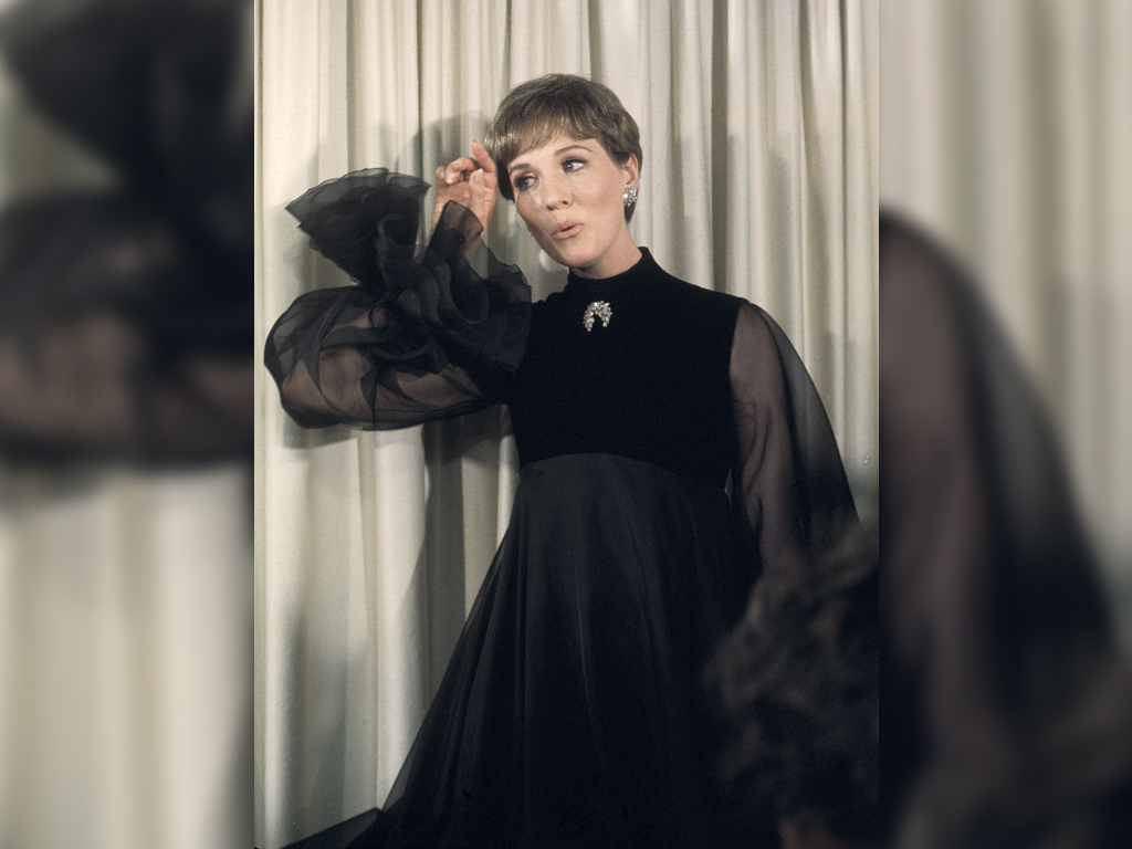 Julie Andrews posing during the 40th Academy Awards.