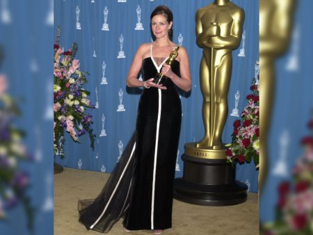 Oscars vintage gowns: The glitz and glamour of red carpets past ...