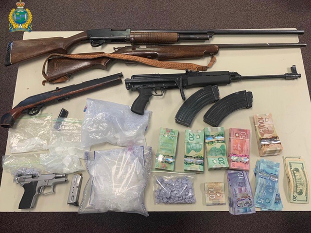 Police seized thousands of dollars in drugs and cash, as well as weapons, in connection with a drug trafficking investigation in the Niagara region.