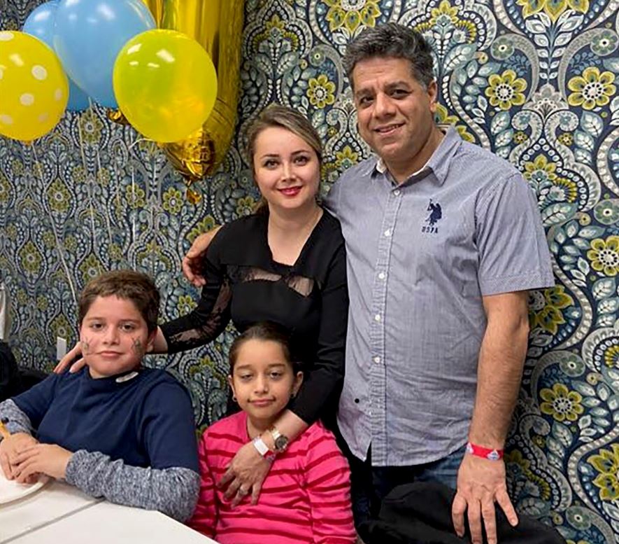 Mahdieh Ghassemi 38, Arsan Niazi, 11 , Arnica Niazi, 8 along with husband and father Hamid Niazi