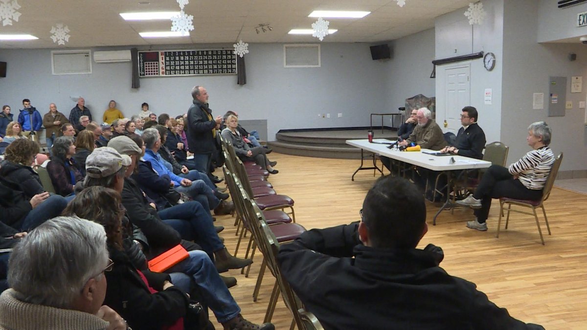 Residents in Porters Lake meet to discuss how to regulate floating houses.