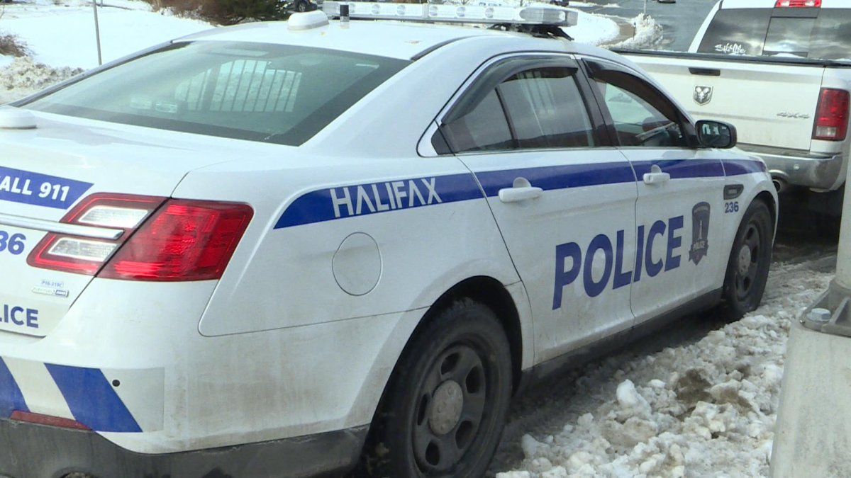 Halifax police investigate hit and run vehicle collision in Dartmouth - image