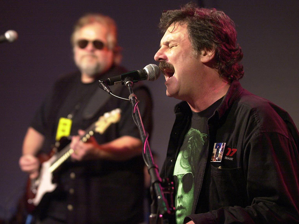 Burton Cummings (R) belts out tune as Randy Bachman plays guitar with the rest of the Guess Who in front of a small hometown crowd of about 250 people at the Crescentwood Community Centre in Winnipeg on Saturday May 20, 2000.