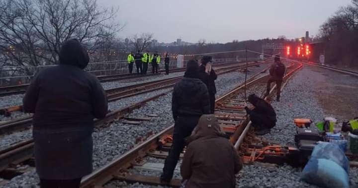 Solidarity rail blockade launched in Hamilton after OPP arrests in ...