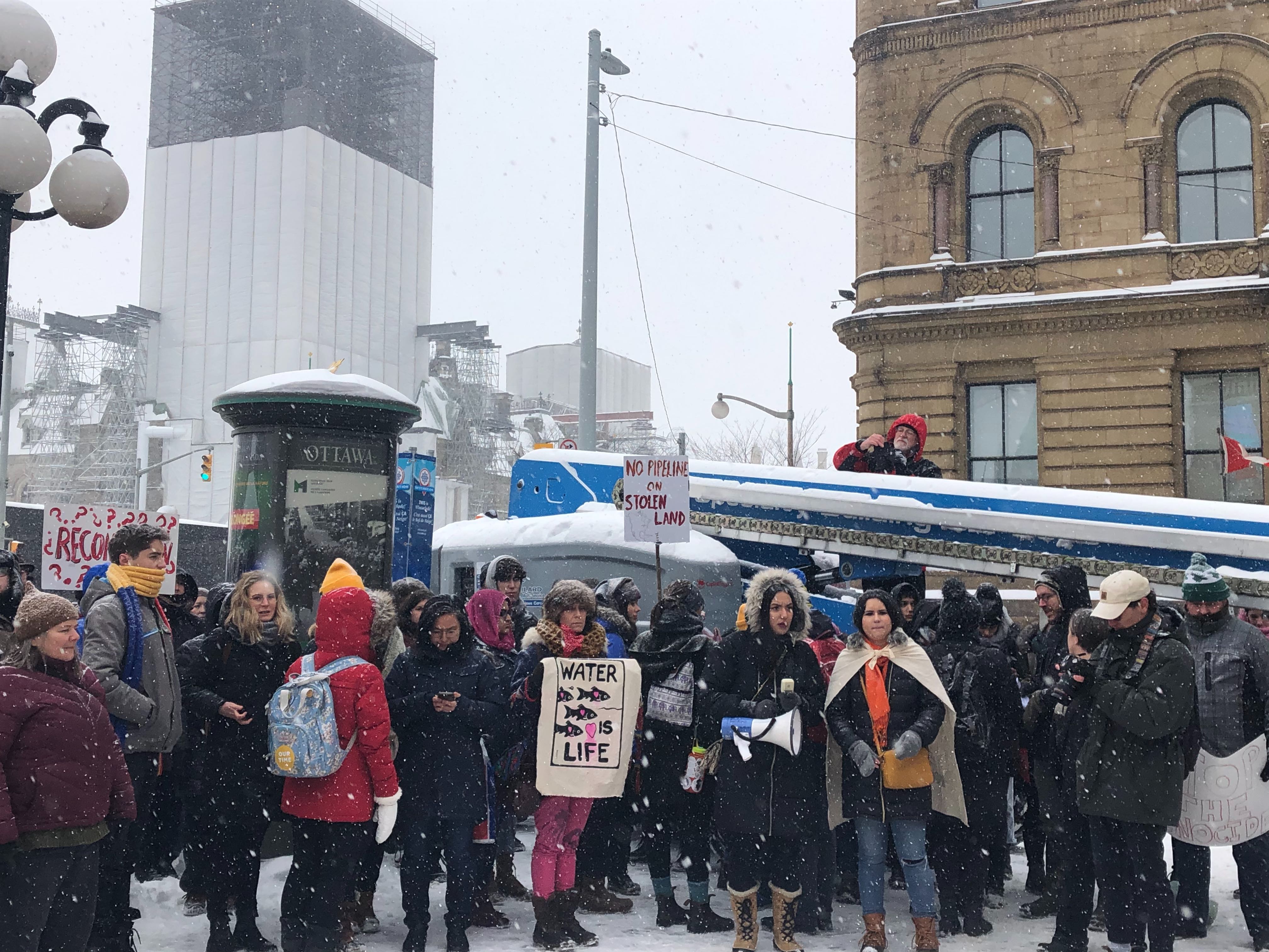 Protests Over B.C. Pipeline Halt Via Rail Trains In Ontario | Globalnews.ca