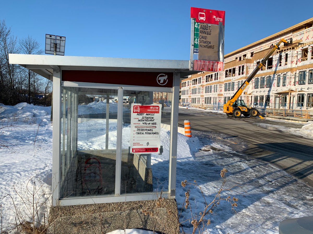 The terminus for the 470 express bus that serves Pierrefonds Boulevard was closed temporarily.