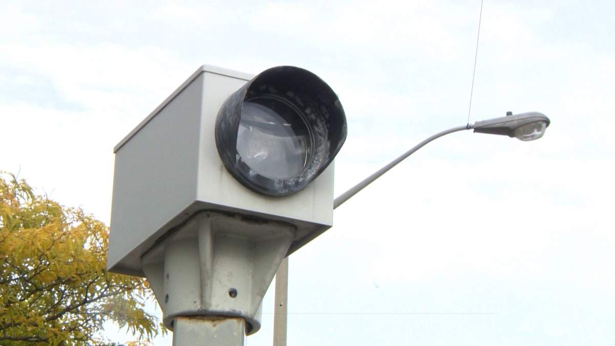 Red light cameras will be installed a 10 suburban and Hamilton mountain intersections in 2022.