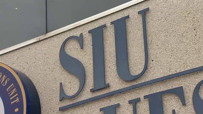 The Special Investigations Unit (SIU) is investigating the death of a man from Texas in Brockville, Ont., after he fell over a Highway 401 guardrail during a police pursuit.