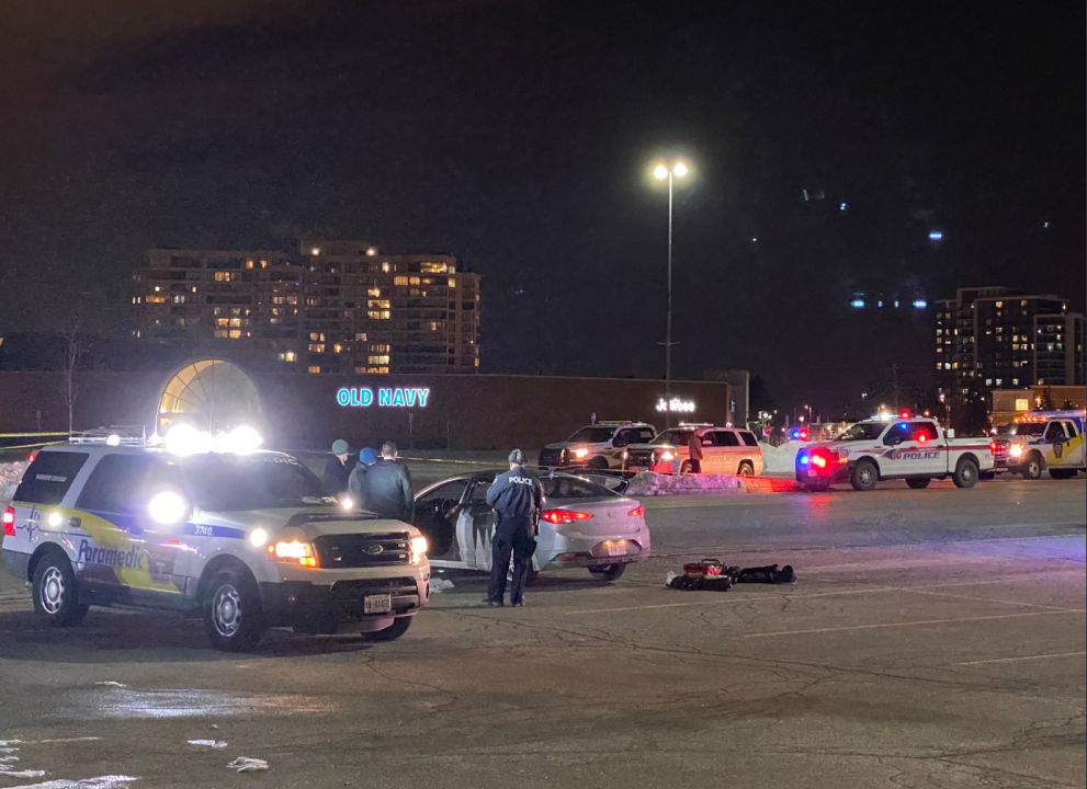 Police are investigating a double-shooting that occurred outside a Thornhill mall on Sunday night.