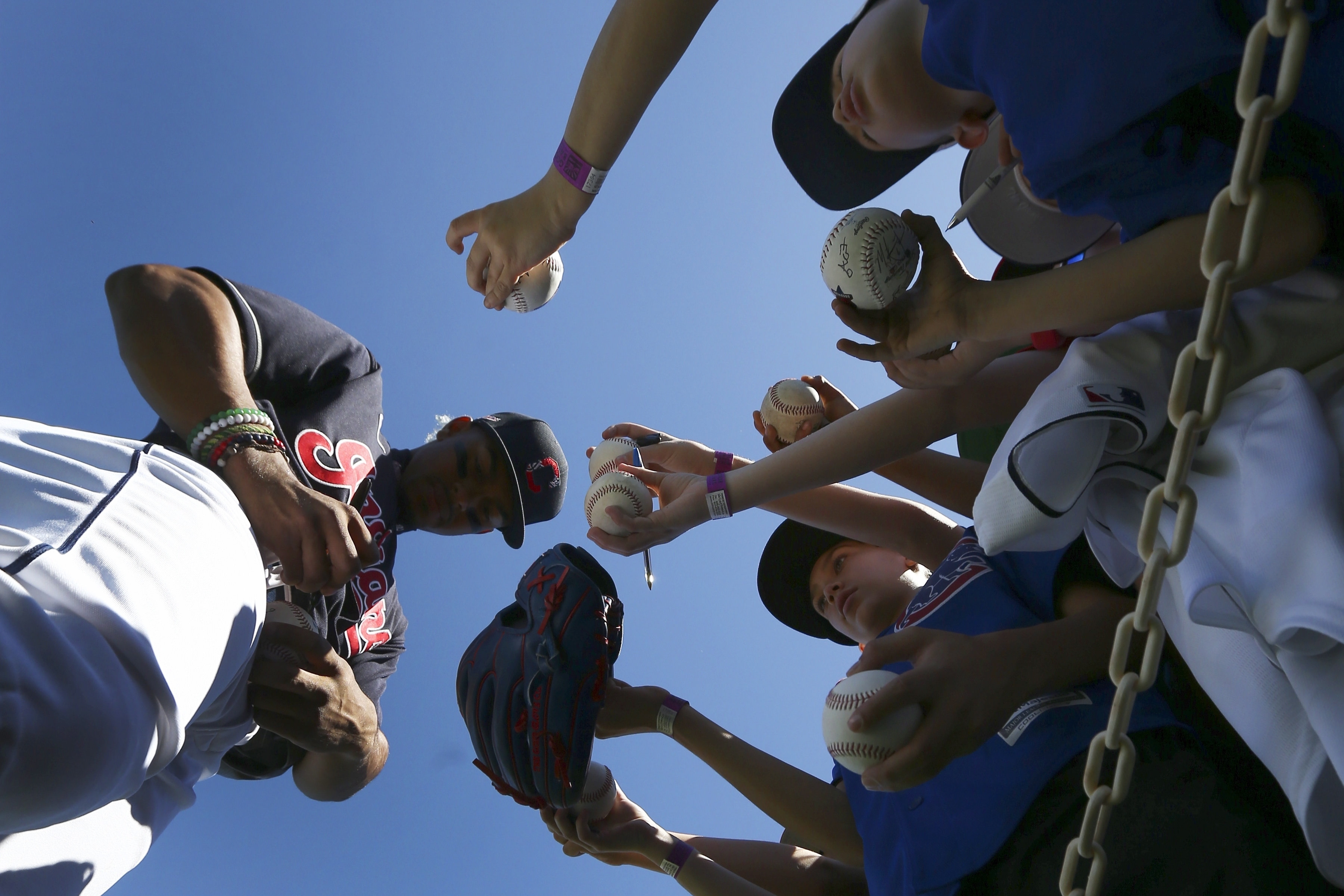 Coronavirus affects autograph seekers at MLB games - Sports Collectors  Digest