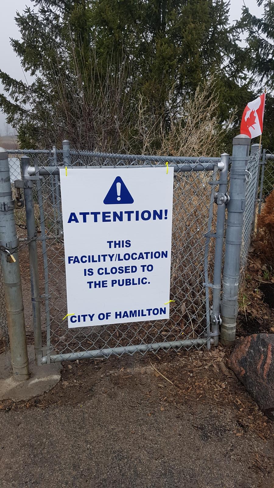 A sign annouces the closure of a dog park in the City of Hamilton during the pandemic.