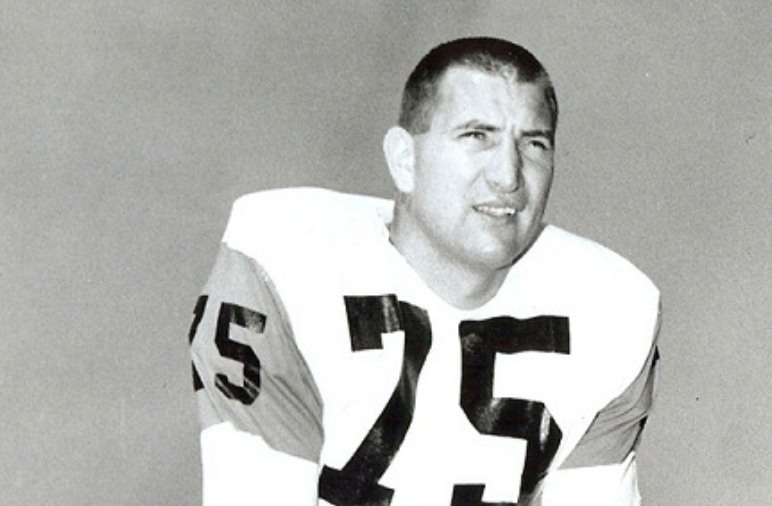 Norm Fieldgate, the first player signed to the original B.C. Lions lineup in 1954, has passed away at the age of 88.