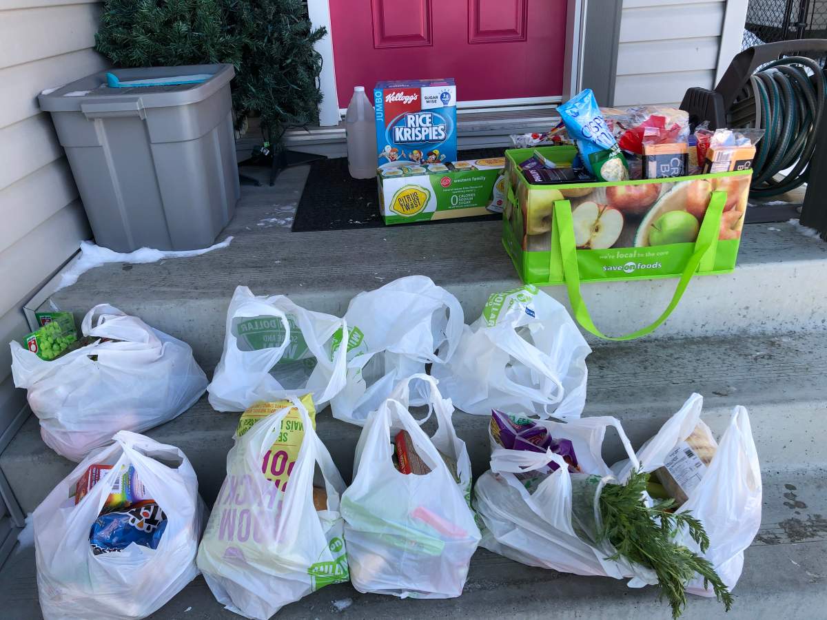 Kendra Anderson wiped down groceries and transported to her own bags before bringing inside her home. March 26, 2020.
