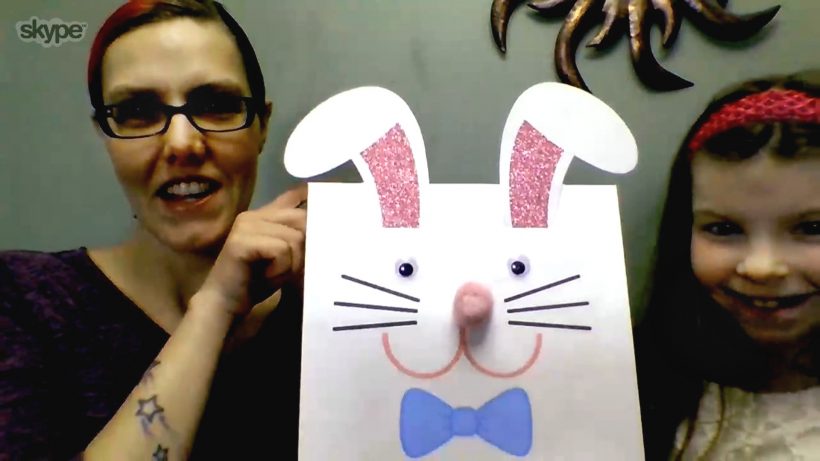 Erika Bakker and her seven-year-old daughter Louise are making Easter baskets for the children of frontline workers.