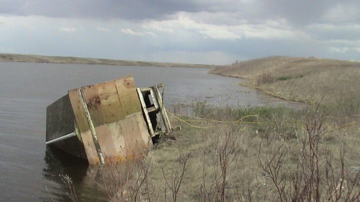 Abandoned ice fishing shelters pose danger to Saskatchewan lakes: officials
