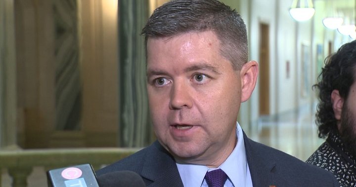 Ukrainian refugees should be allowed to stay in Canada, Sask. minister says