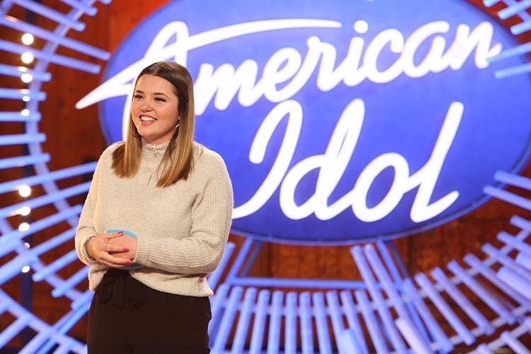 Lauren Spencer Smith of Vancouver Island, B.C. receives golden ticket on ‘American Idol’ - image
