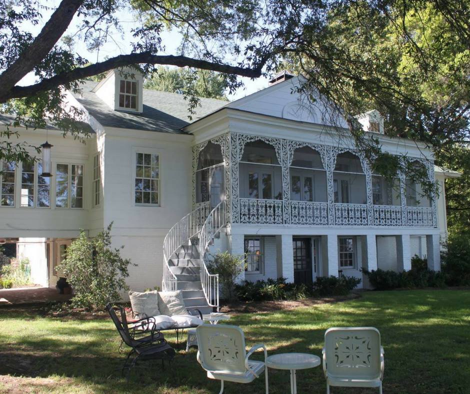 The Snowden House mansion is shown in Horseshoe Lake, Ark.