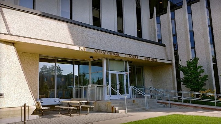 Федерацията на учителите в Саскачеван обяви че сяда на масата