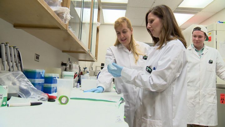 Във вторник Университетът в Саскачеван даде стетоскопи на 20 от