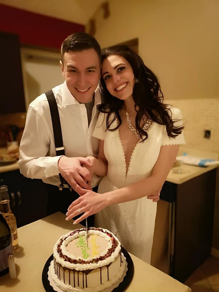 Judy and Scott Slade cut their wedding cake in March 2020