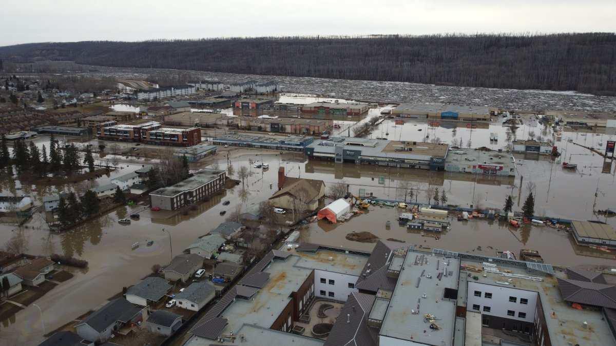 Phased reentry planning underway for Fort McMurray flood evacuees
