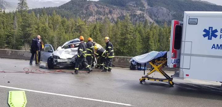Head-on crash occurs on B.C. Interior highway after woman warns ...