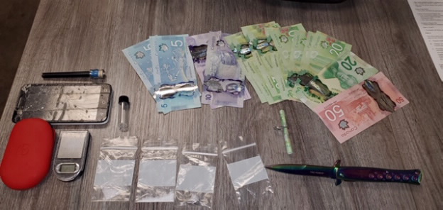 Drugs, weapons and cash were seized during a traffic stop in Lindsay, Ont., according to police.
