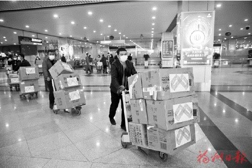 Toronto Fuqing Chamber of Commerce members shipped PPE to China through the United Front Work Department, Xinhua reported.