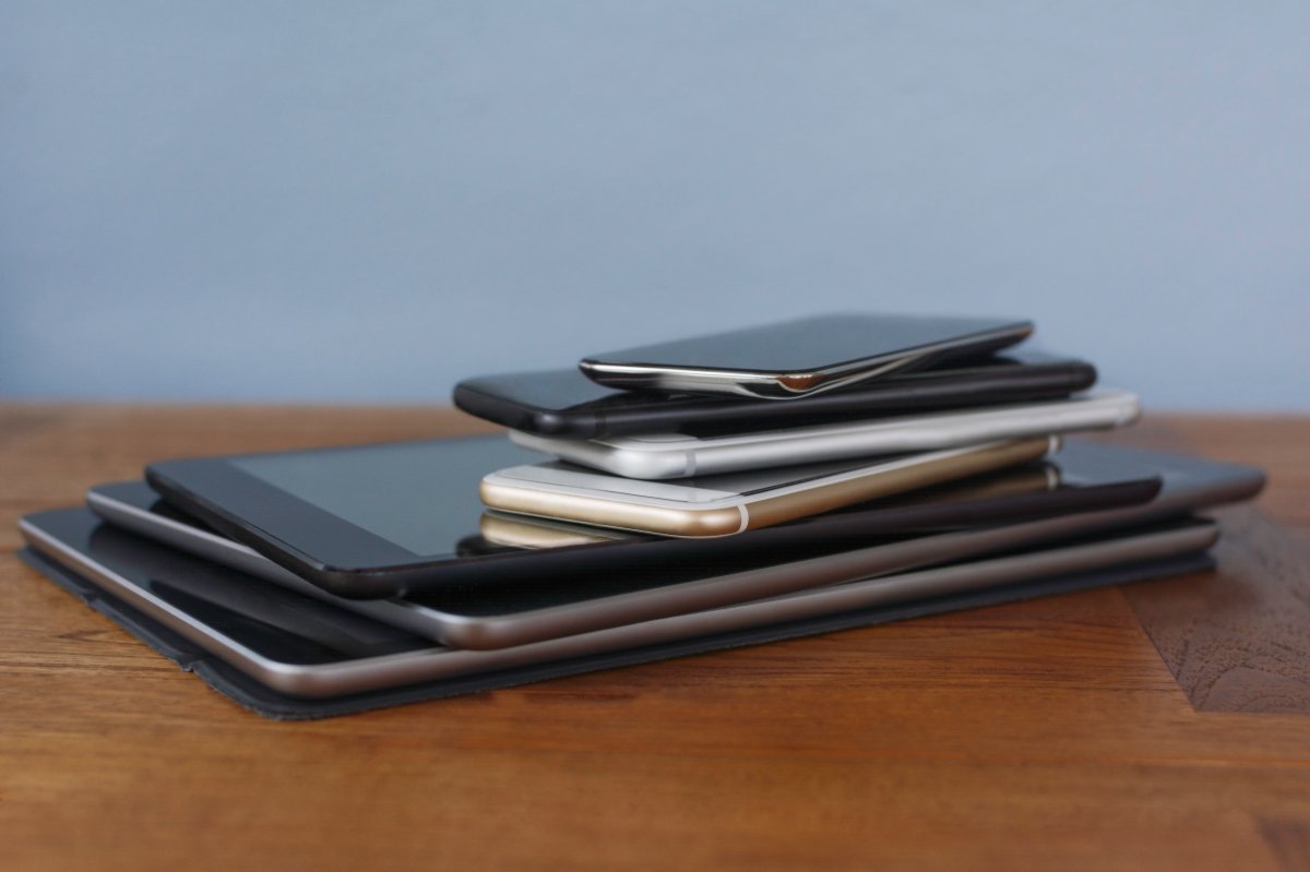 The Spence Neighbourhood Association is collecting old phones and tablets to give to youth to stay connected during the COVID-19 outbreak.