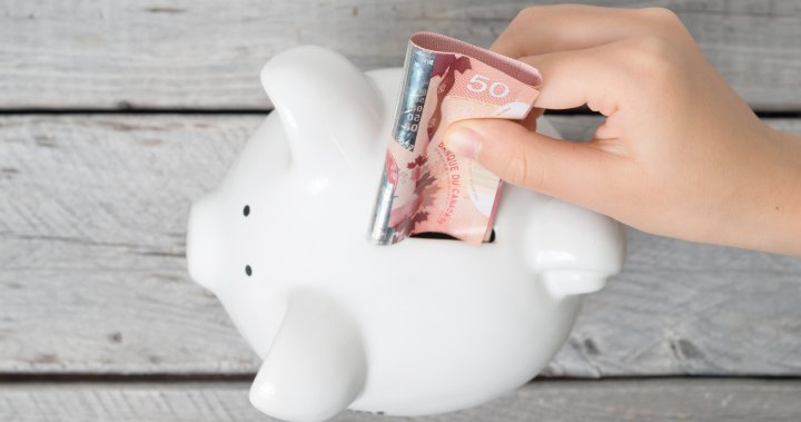 Заплатите на канадците претърпяха сериозен удар през 2022 г. на фона на високи нива на инфлация: StatCan