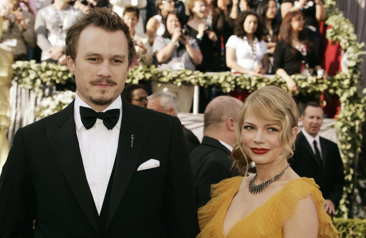 Actors Heath Ledger (L) and Michelle Williams arrive 5 March, 2006, for the 78th Academy Awards  presented at the Kodak Theater in Hollywood, California.