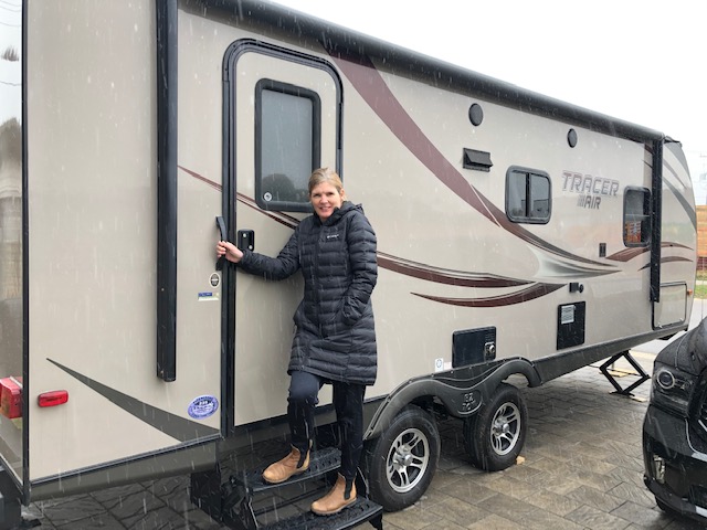 Barbie Allen London ICU Nurse in RV to self isolate at home