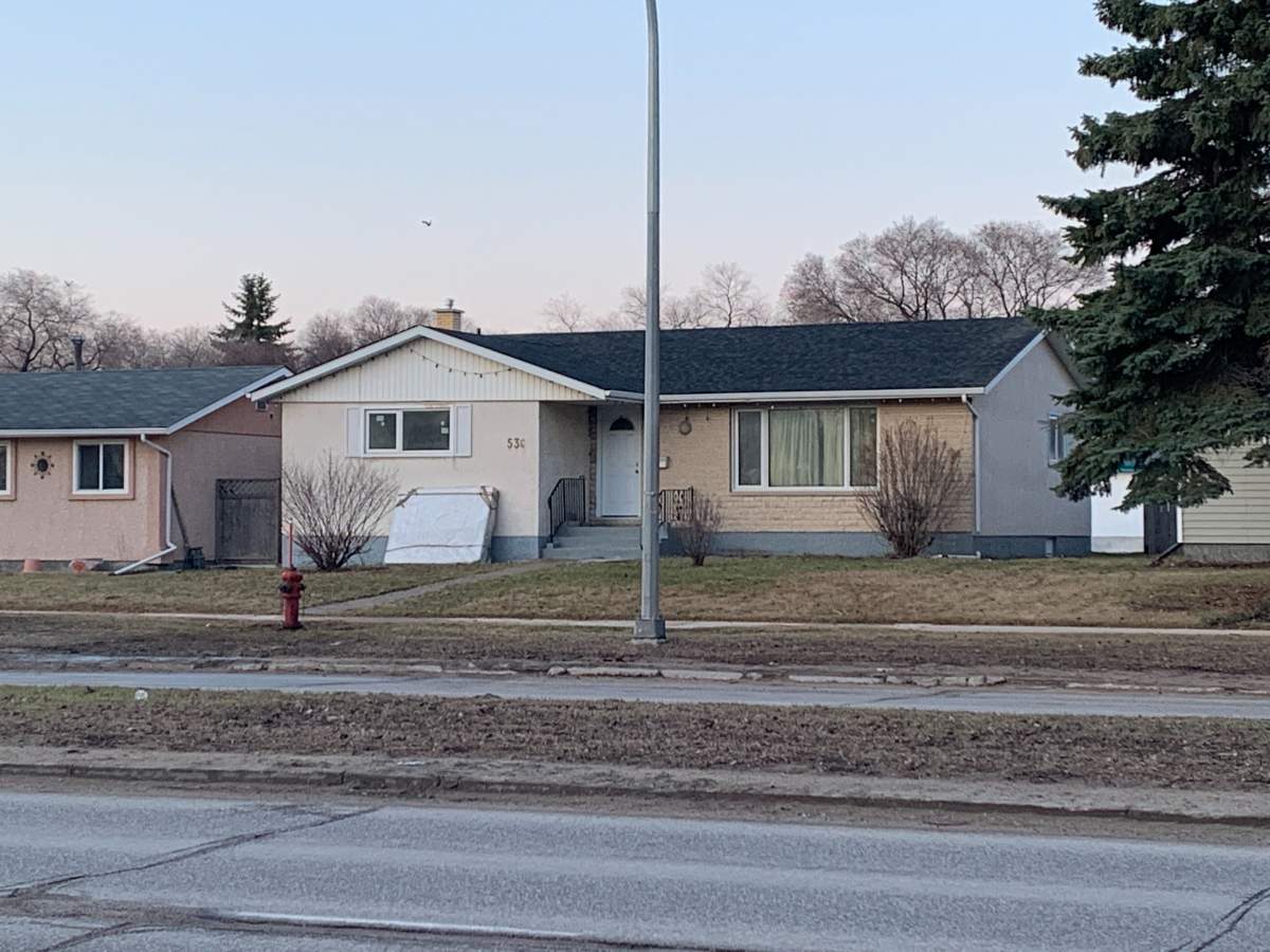 Winnipeg fire officials believe an overnight fire at a house on Leila Avenue started in the laundry room.