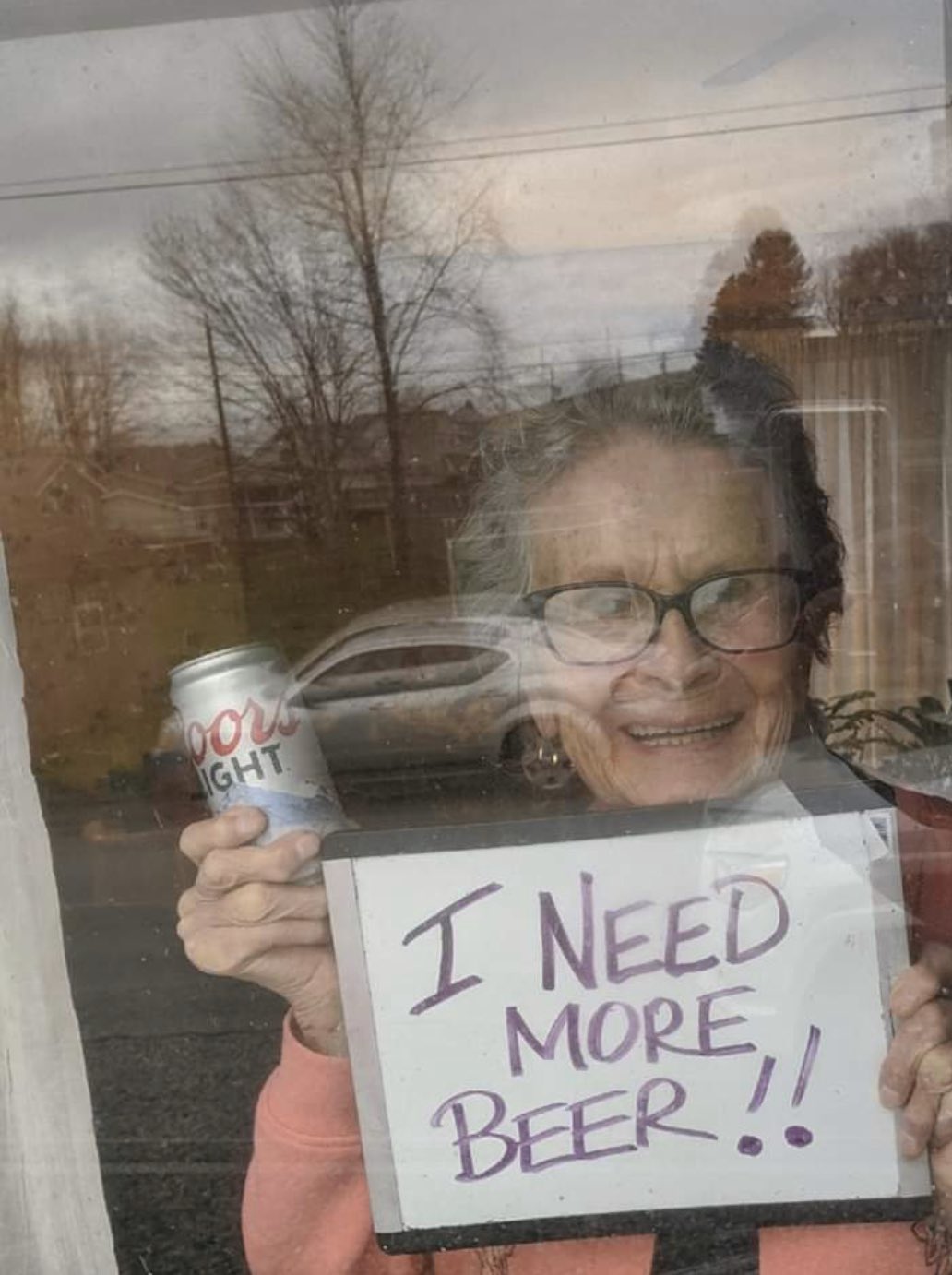 Olive Veronesi pleads for beer in this viral photo from April 2020.