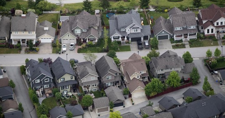 Canadians scramble to get mortgage pre-approvals as rate hikes loom