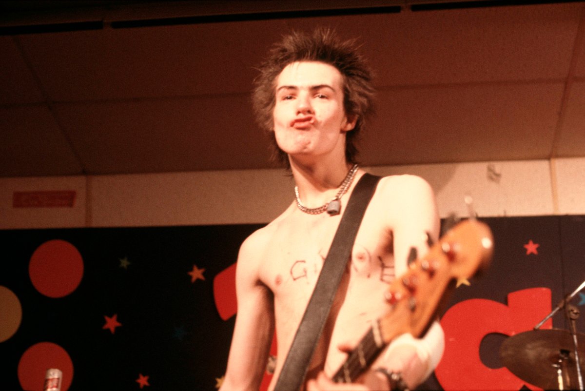 Sid Vicious performs live onstage at Randy's Rodeo Nightclub in San Antonio, Tx., on the band's final tour in 1978.