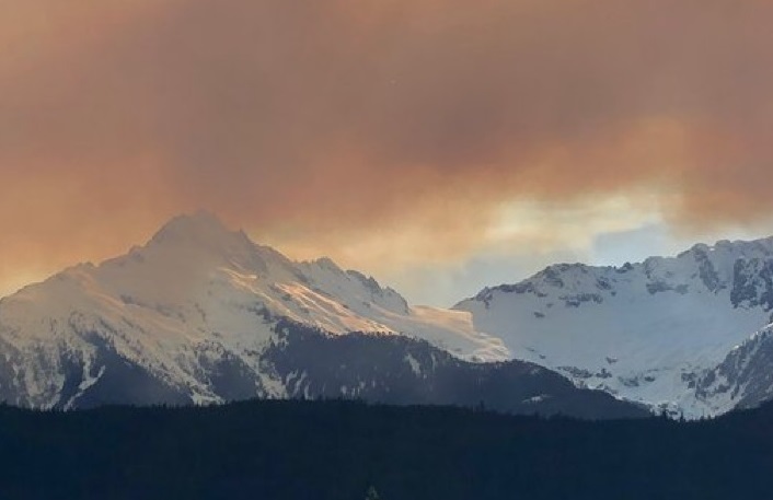 Squamish Valley wildfire leads to evacuations, local state of emergency - image