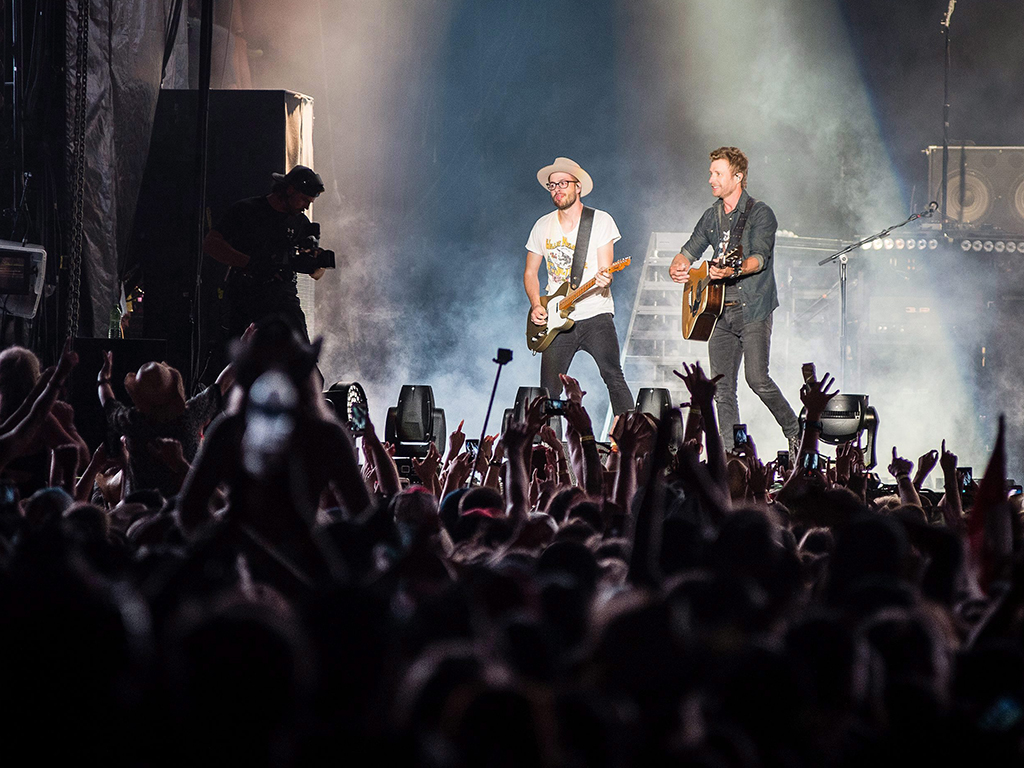 Dierks Bentley performs on the main stage at Boots and Hearts, on Friday, Aug. 5, 2016 in Oro-Medonte, Ont. 