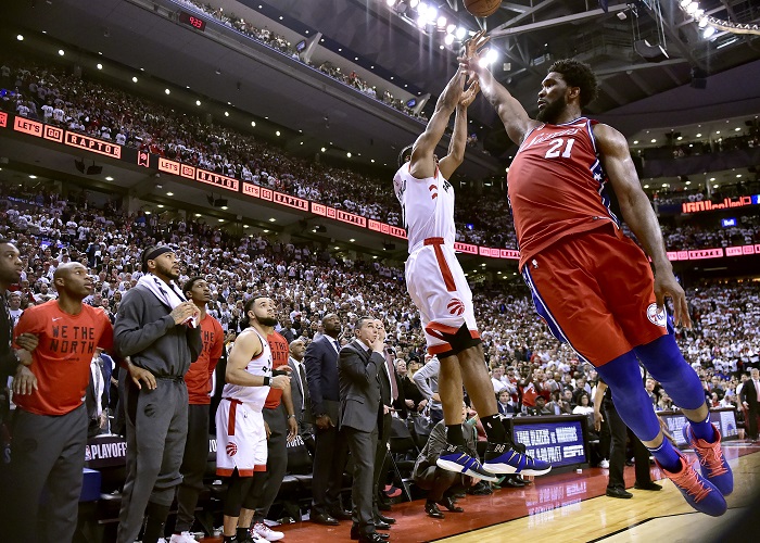 Relive When Buzzer Beater by Kawhi Leonard Changed the Toronto Raptors  Legacy - EssentiallySports
