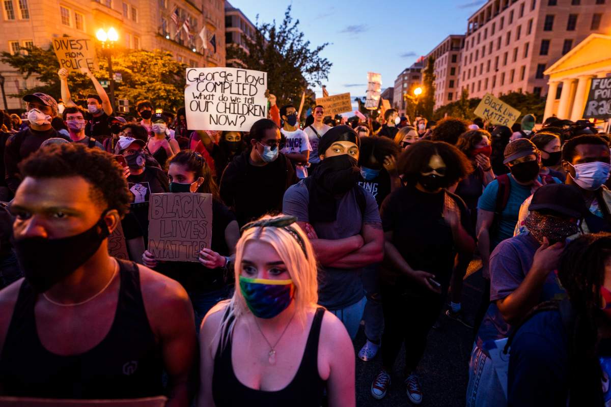 epa08455307 Demonstrators gather near the White House during protests over the Minneapolis arrest of George Floyd, who later died in police custody, in Washington, DC, USA, 30 May 2020. A bystander’s video posted online on 25 May, appeared to show George Floyd, 46, pleading with arresting officers that he couldn’t breathe as an officer knelt on his neck. The unarmed black man later died in police custody.