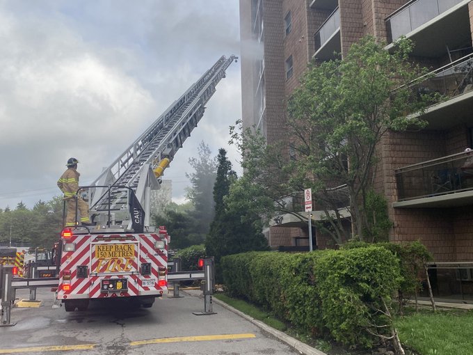 All occupants of the apartment building were given the green light to go back inside Friday night, except for the origin apartment. .