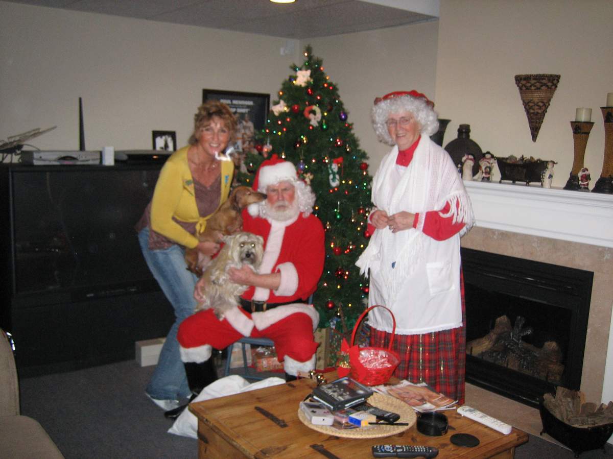 June Bendell, right, and her husband Harry would dress up as Mr. and Mrs. Claus and visit nursing homes.