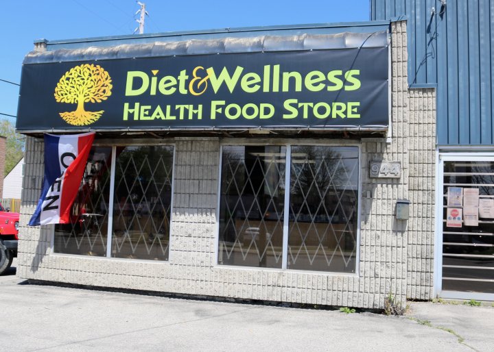 Teen entrepreneur opens London, Ont., health food store amid