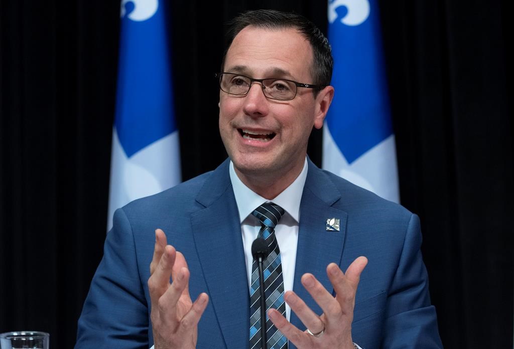 The education ministry is asking all elementary and high school teachers who retired since July 1, 2015, to return to the workforce.