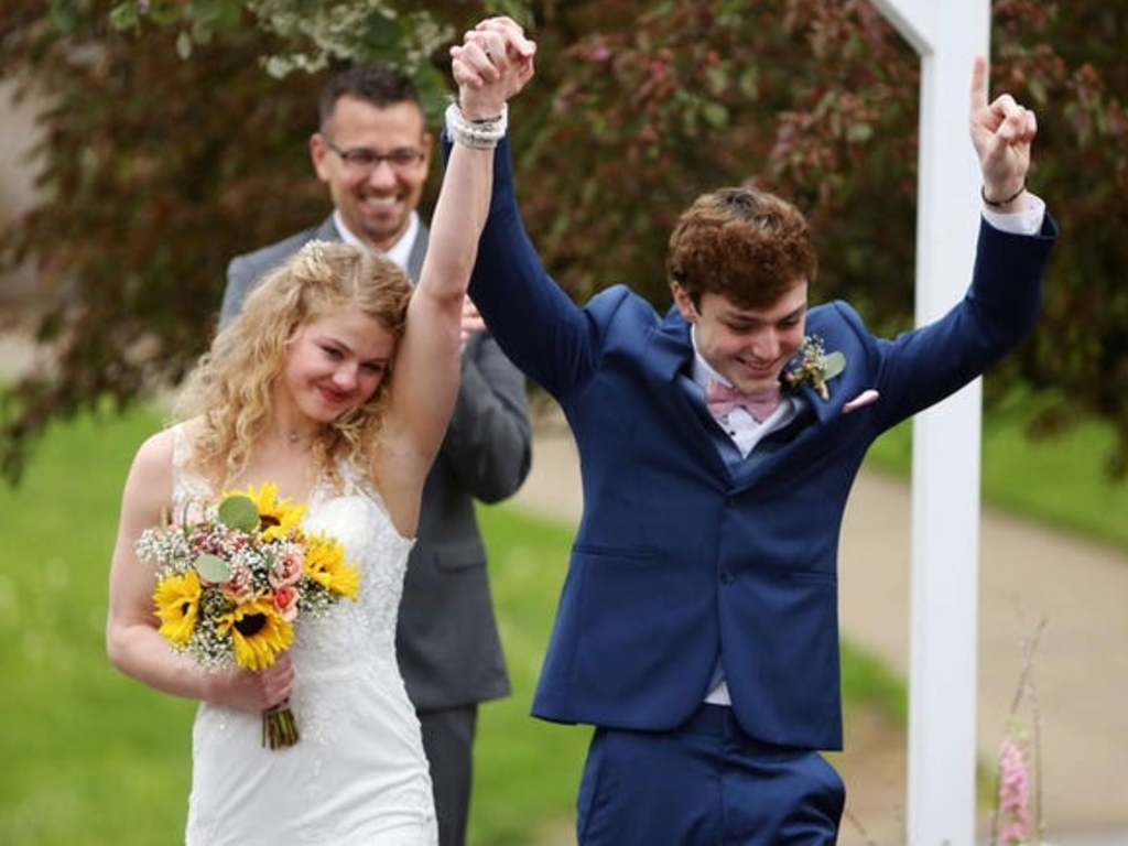 Chase Smith and Sadie Mills, 18, planned their wedding in four days after Smith received a heartbreaking prognosis of three to five months to live.